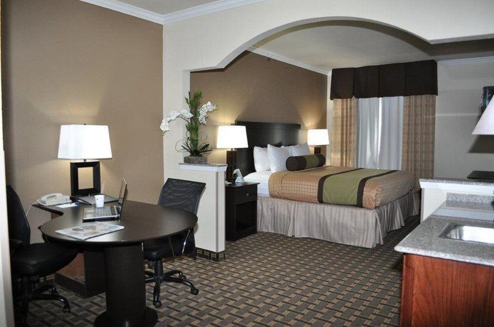 וות'רפורד Best Western Plus Cutting Horse Inn & Suites מראה חיצוני תמונה