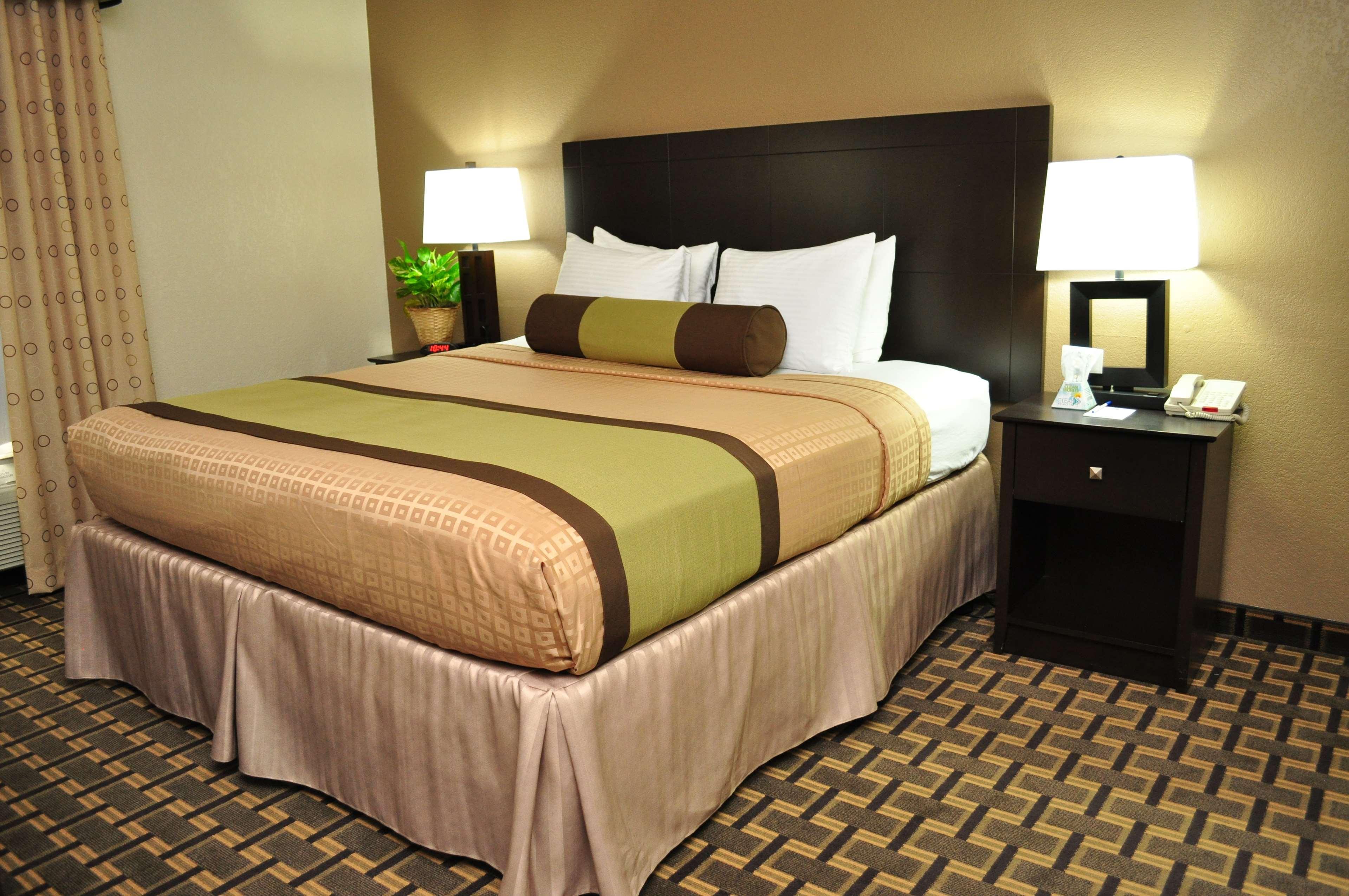 וות'רפורד Best Western Plus Cutting Horse Inn & Suites מראה חיצוני תמונה