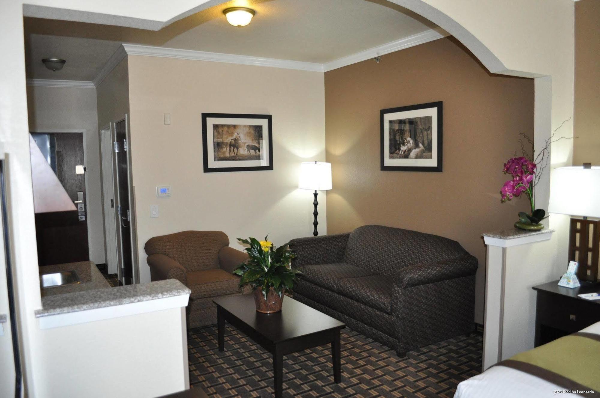 וות'רפורד Best Western Plus Cutting Horse Inn & Suites מראה חיצוני תמונה